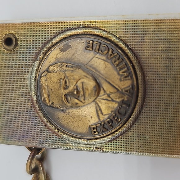 Oral Roberts University Expect a Miracle Prayer Tower Keychain - Picture 7 of 8